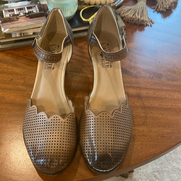 Spring Step Brown Perforated Heels - Picture 3 of 8